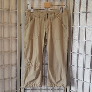 Patagonia woman khaki under knee pants 0